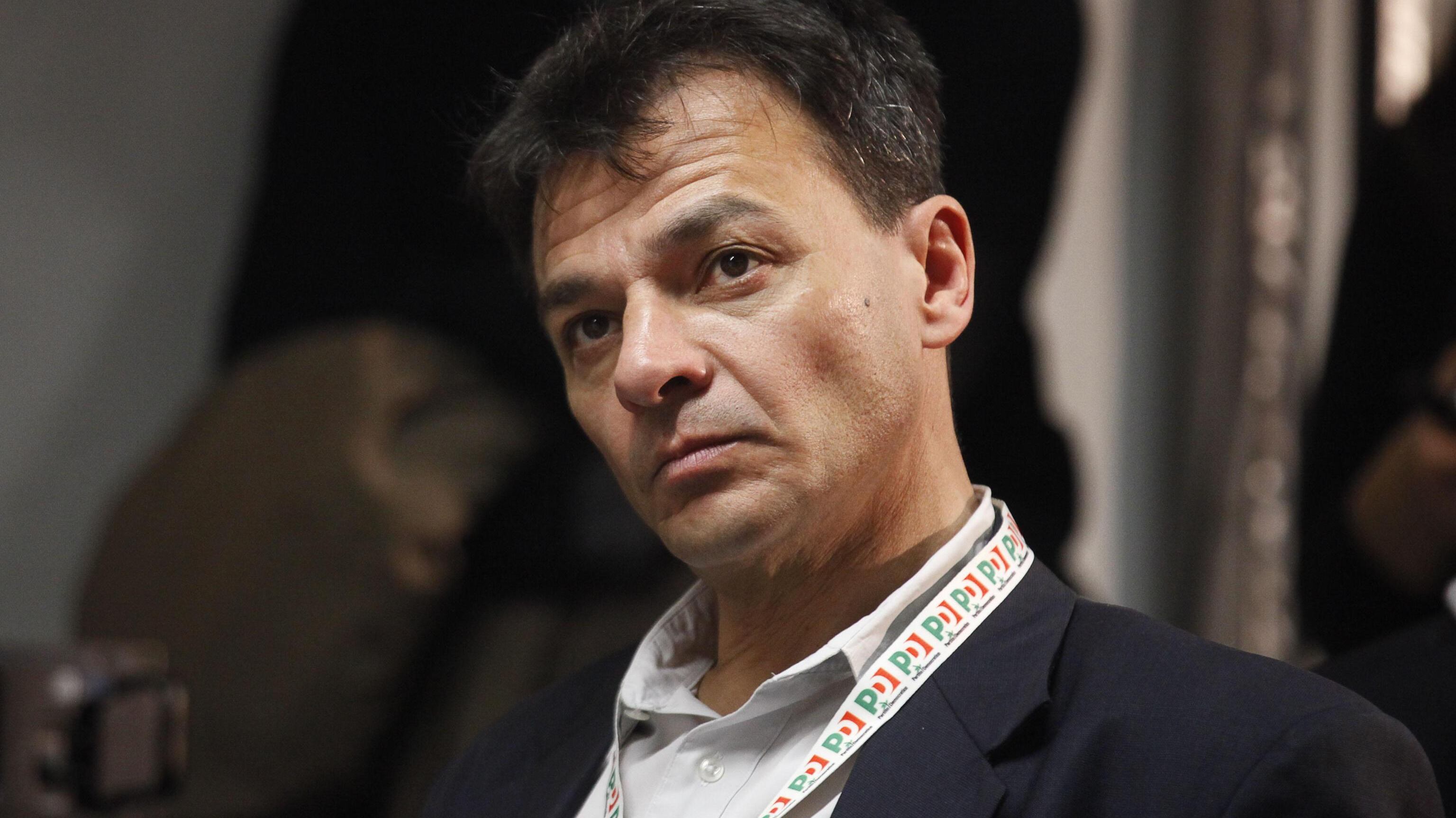 Viaggio tra i frondisti Pd terrorizzati di finire ai giardinetti come Fini