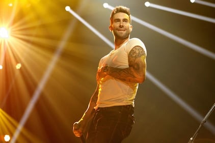 Adam Levine dei Maroon 5 nudo nel nuovo video 11