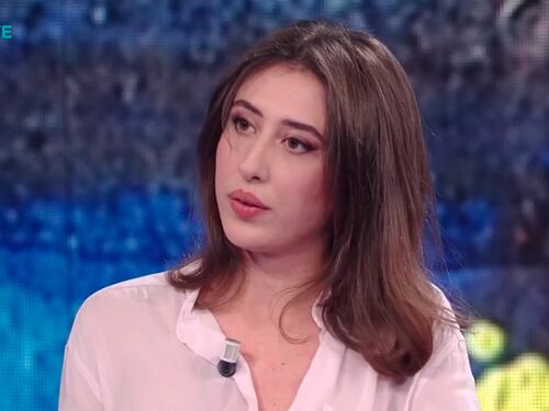 "Incappucciata e interrogata per 10 ore". Cecilia Sala racconta la prigionia in Iran
