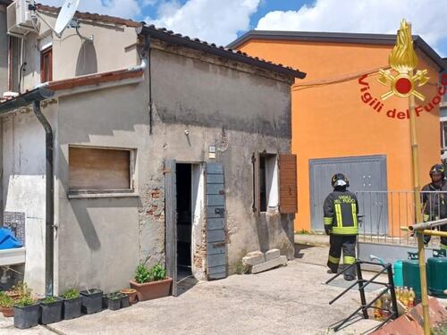 Padova, esplode una bombola di Gpl in casa: gravi una mamma e la bimba di 3 anni