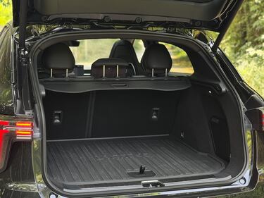 Lynk&Co 01 2025: guarda la gallery del nuovo SUV plug-in 13