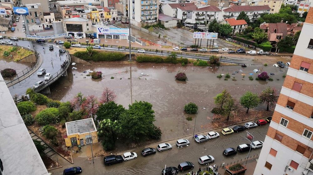 Bomba d'acqua su Palermo. Due annegati nella loro auto