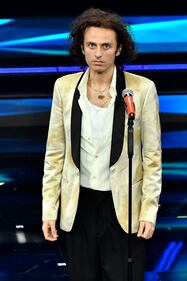 Look e stravaganze sul palco dell'Ariston 2