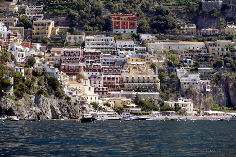 Costiera Amalfitana, scontro fra veliero e motoscafo: muore turista
