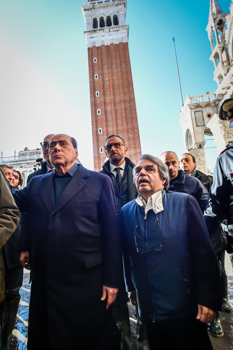 Acqua alta a Venezia, arriva Berlusconi 5