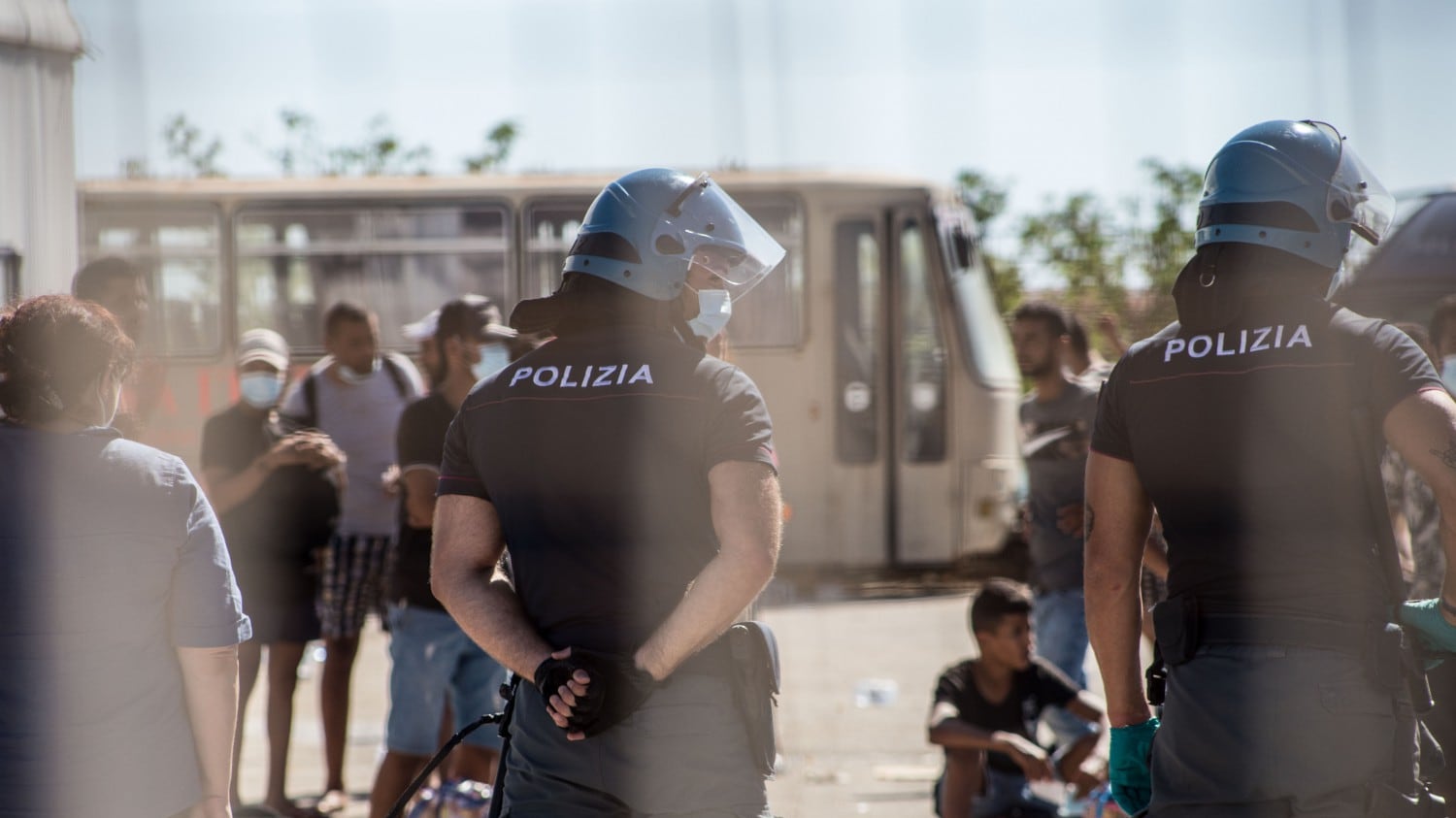 E adesso l'estrema sinistra vuol far votare gli immigrati