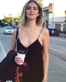 Chiara Ferragni, topless allo specchio 7