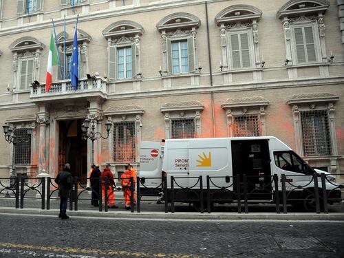 "Danneggiamento aggravato": tre ecovandali in manette per il raid al Senato