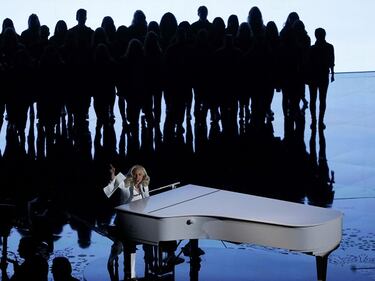 Lady Gaga agli Oscar 2016: foto 13