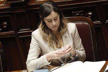 Pausa ''cioccolatino'' per il ministro Boschi 9