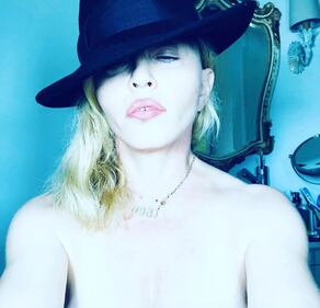 Madonna, topless a sorpresa su Instagram 1