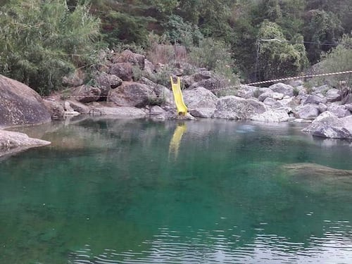L'acqua a tutti i costi: devia il torrente per farsi la piscina