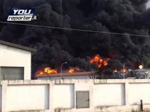 Palermo, brucia deposito di benzina: fiamme alte