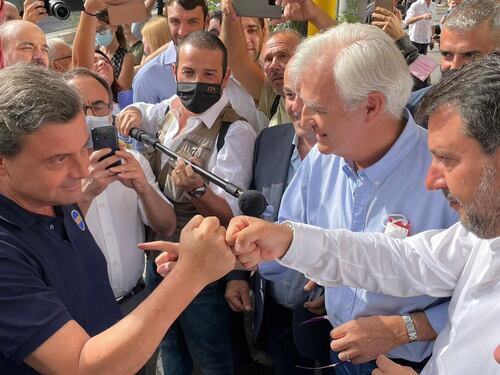"Tiene le penne basse...", "Ricco, viziato...": è scontro a Roma tra Calenda e Salvini