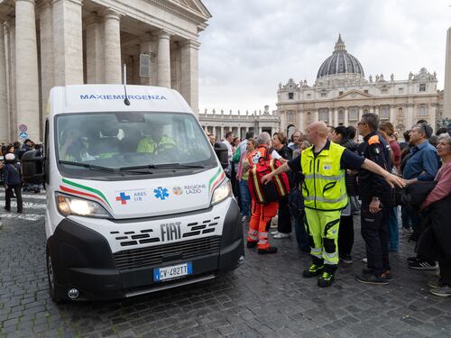 I messaggi di allerta, l'emergenza e l'arrivo dei pellegrini: il piano per il funerale del Papa
