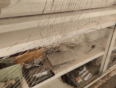 Chiosco in piazza dei Mercanti a Milano preso di mira da vandali e ladri 3