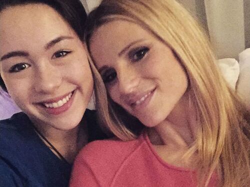 La figlia della Hunziker: "Se sono al mare con mia madre le dico di allontanarsi"