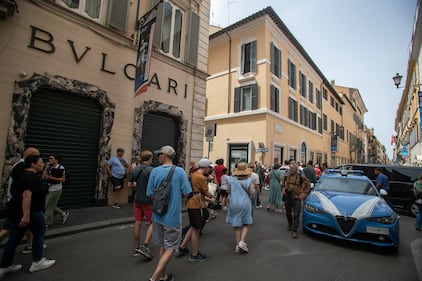 Dai sotterranei fanno un buco ed entrano da Bulgari: bottino di 500mila euro 13