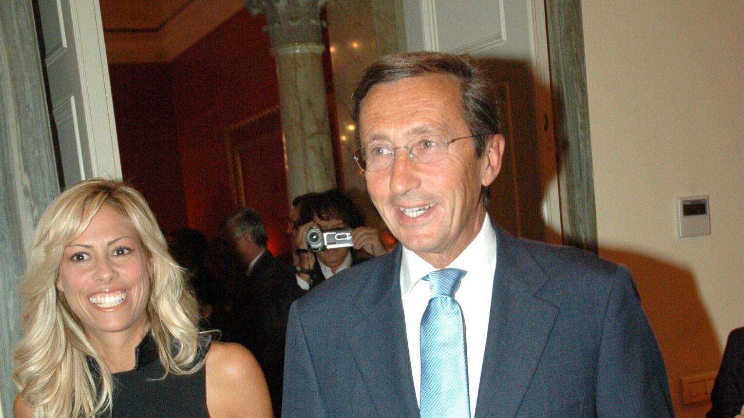 Le famiglie felici vanno in frantumi per l'odore dei soldi
