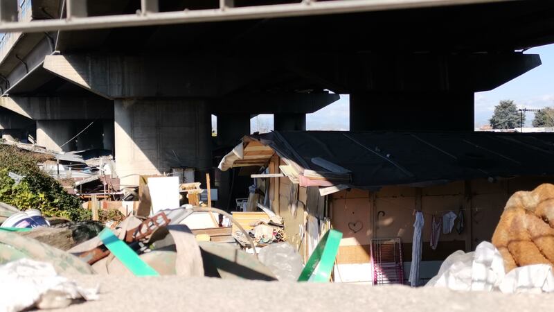 Studenti intossicati dai roghi di rifiuti, una discarica vicino alla scuola 6
