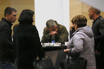 Aereo precipitato in Egitto, il dolore dei famigliari a San Pietroburgo 1