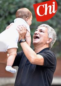 Vendola gioca col piccolo Tobia 2