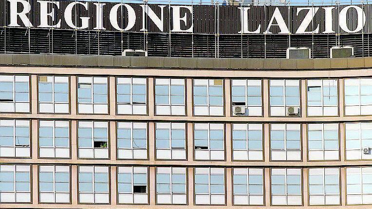 Casta senza pudore: "Con 5.200 euro non vivo"
