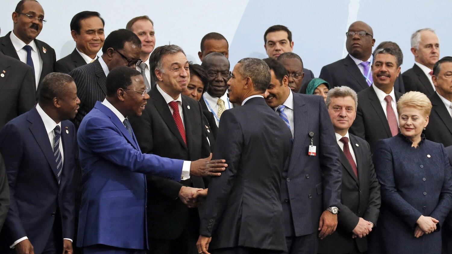 Obama: "Cambiamo il futuro" Renzi in extremis coi "grandi"