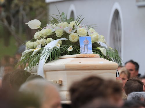 Rabbia ai funerali di Andrea: "Si poteva agire prima"