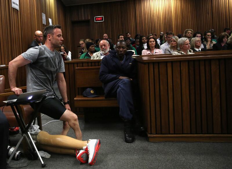 Pistorius sfila in aula senza protesi 4
