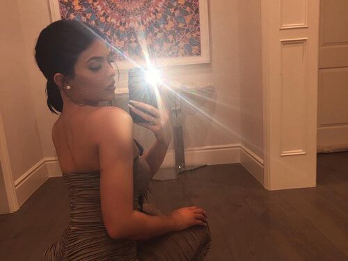 Photoshop fail: Kylie Jenner ha fatto scomparire la coscia della sua nuova BFF