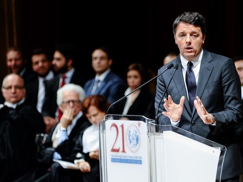 Ovunque vada, viene fischiato: ancora contestazioni a Renzi