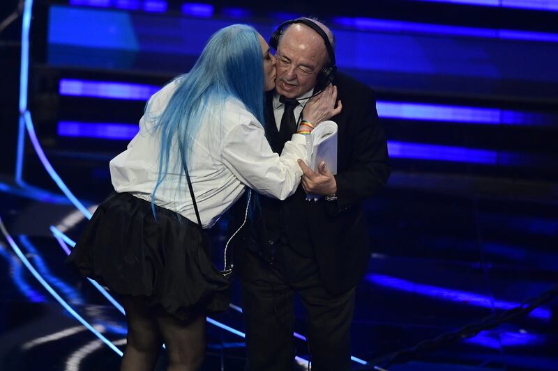 Sanremo 2024: ecco il look della quarta serata del Festival di Loredana Bertè 8