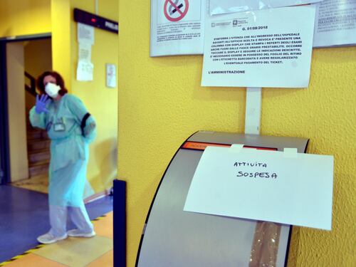 Coronavirus, l'assessore Gallera: "Restate in casa. Se avete sintomi influenzali chiamate il 112"