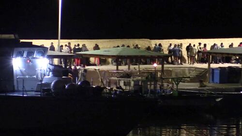 Nuovo sbarco a Lampedusa: così l'Isola esplode 9