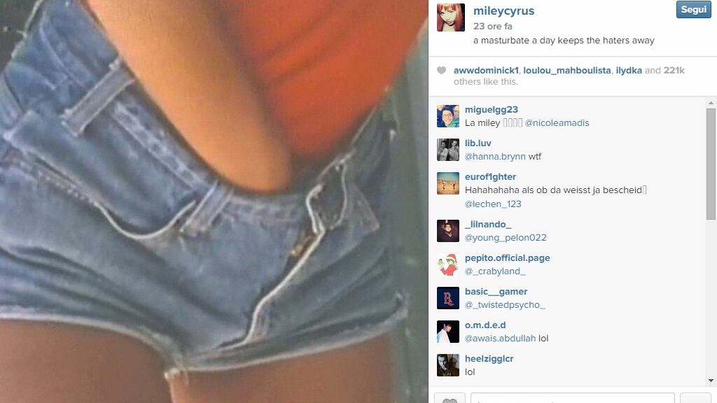Miley e la foto mentre si masturba: "Toccarsi toglie gli invidiosi di torno"