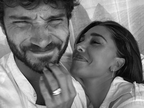 Belen paparazzata a casa di De Martino: "Hanno passato la notte insieme"