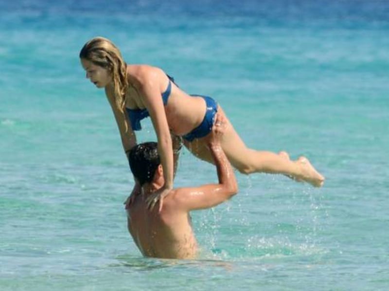Costanza Caracciolo e Primo Reggiani al mare 4
