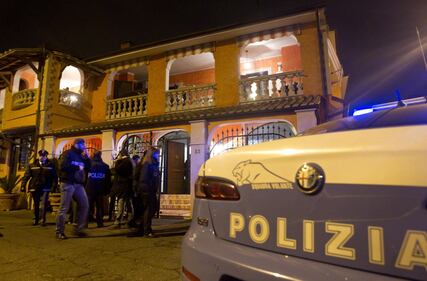 Casamonica, una vita da nababbi tra ferrari e ville con piscina 15