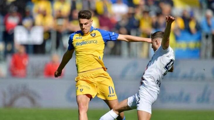 Il Frosinone inciampa con il Cosenza, il Genoa si avvicina. Brescia in caduta libera, contestato Cellino