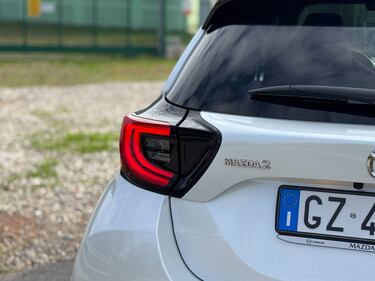 Mazda2 Hybrid 2025: guarda la gallery della citycar giapponese super efficiente 7