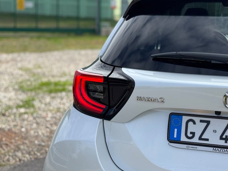 Mazda2 Hybrid 2025: guarda la gallery della citycar giapponese super efficiente 7