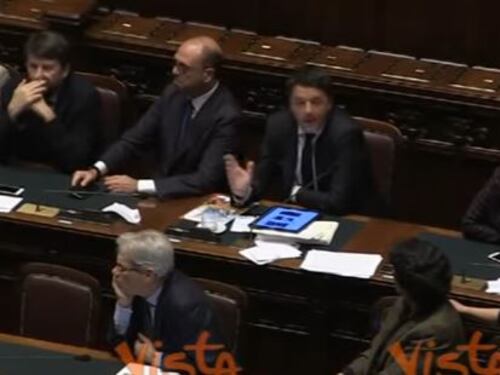 Sisma, Renzi fa "gara di morti" e insulta la Polverini: "Quella è matta"