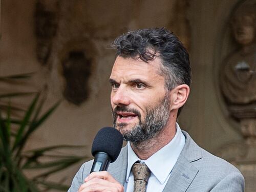 "Non può entrare, è stato a Taiwan". E la Cina respinge il sindaco di Prato