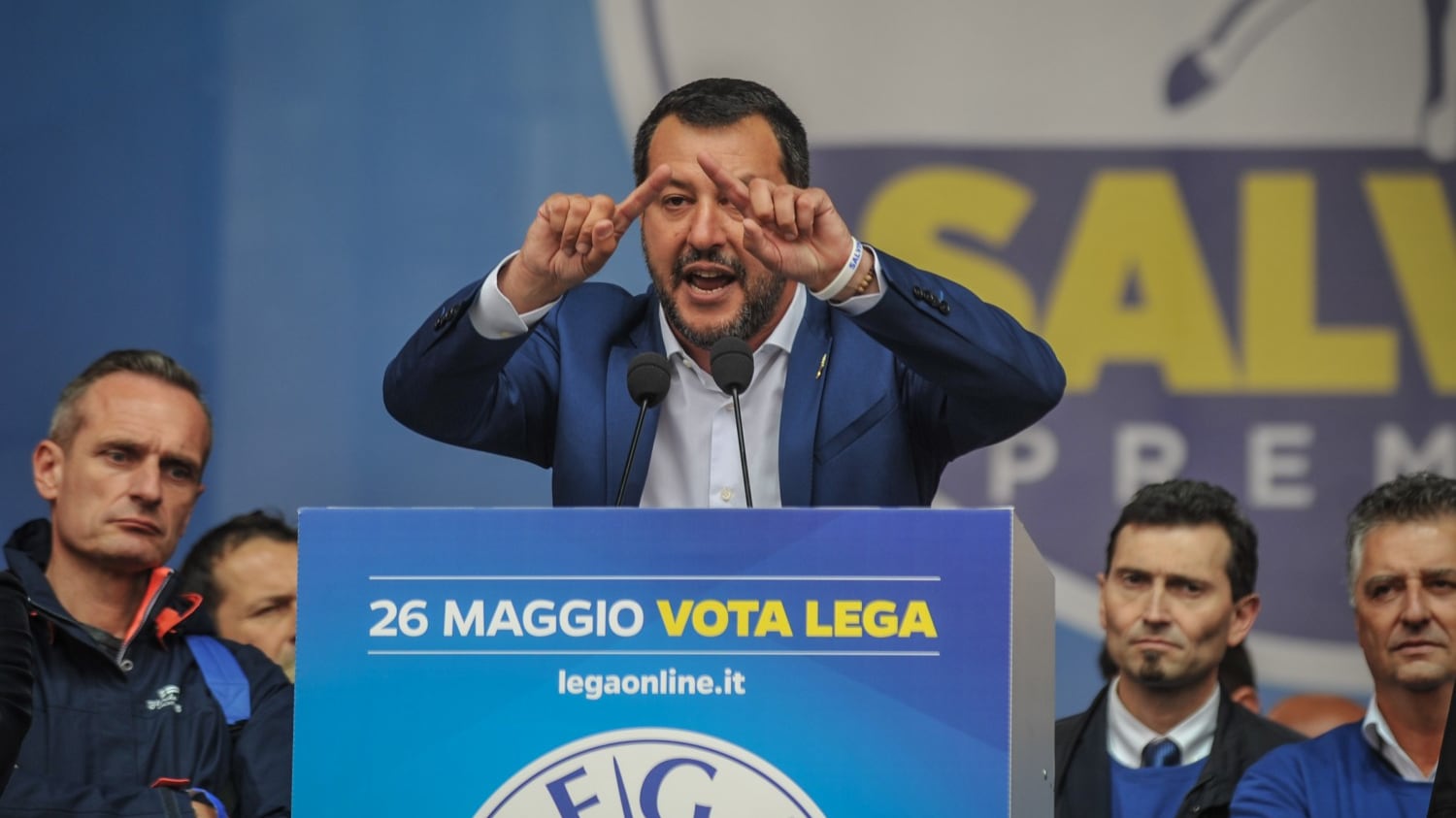 Salvini: "La sinistra dei porti aperti vuole nuovi schiavi-elettori"