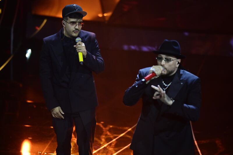 Sanremo 2024: ecco il look della quarta serata del Festival di Geolier 8