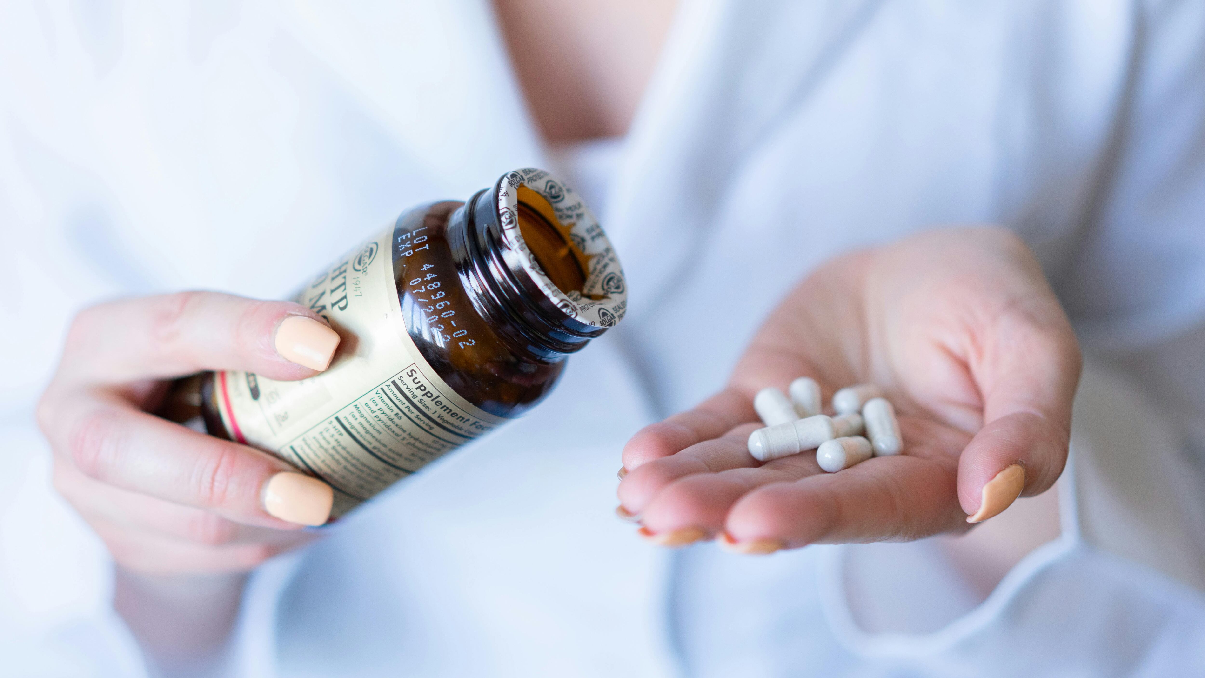 Pelle, i consigli dei dermatologi per la produzione di collagene: "gli integratori non bastano"