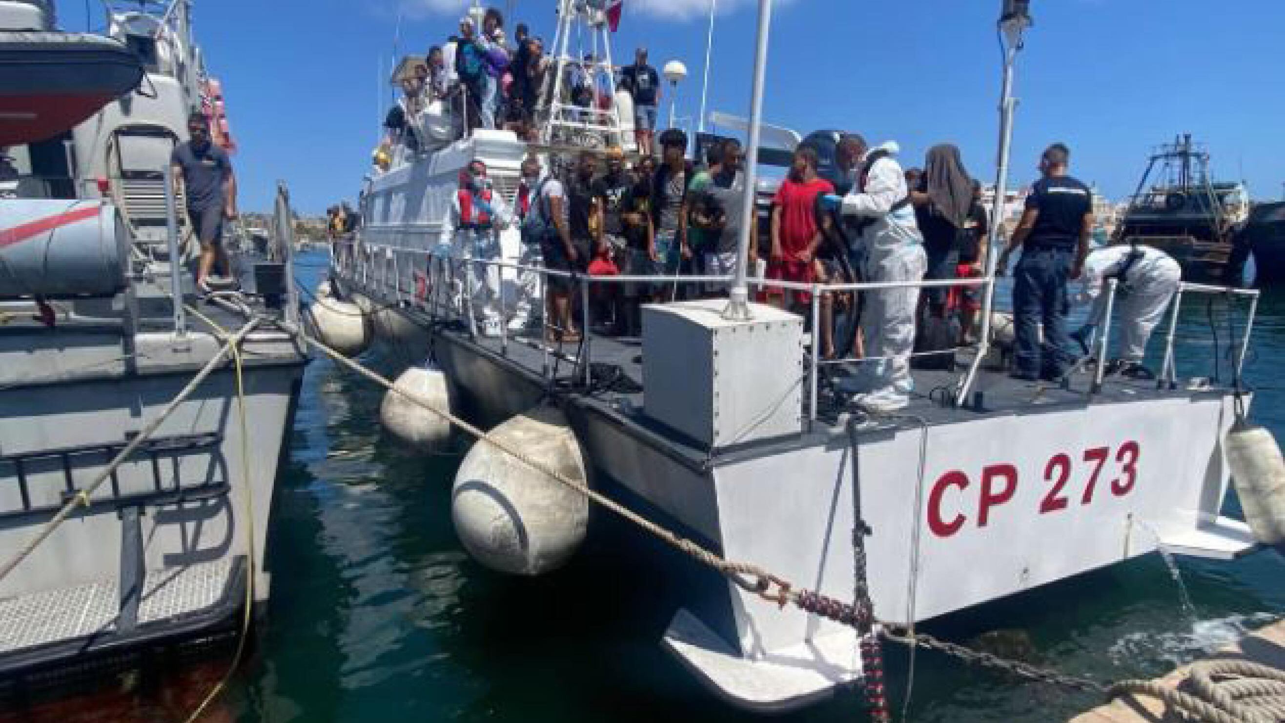 "Fermare gli sbarchi? Si può solo bloccando gli scafisti"