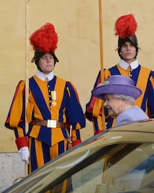 Elisabetta II e Papa Francesco 7