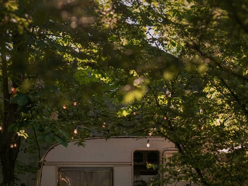 Piemonte, la sinistra alla fine si arrende: sanzioni per chi sosta in camper e roulotte
